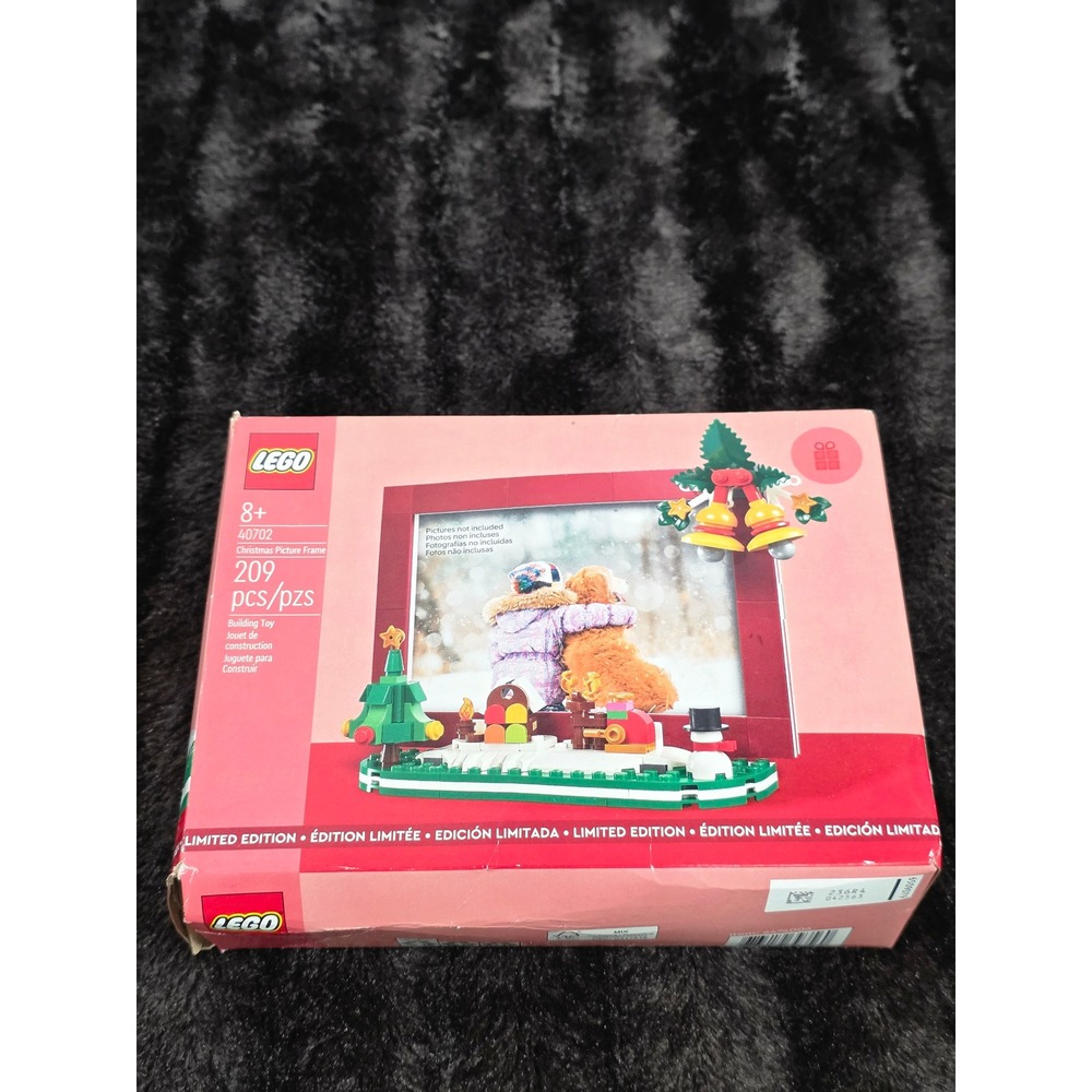 LEGO 40702 Christmas Picture Frame Limited Edition 209 Pcs Holiday Decor Set